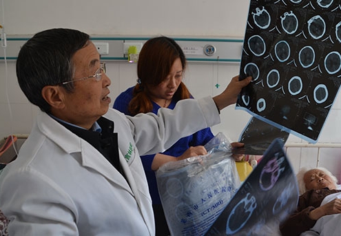 06_院长为患者看病看片